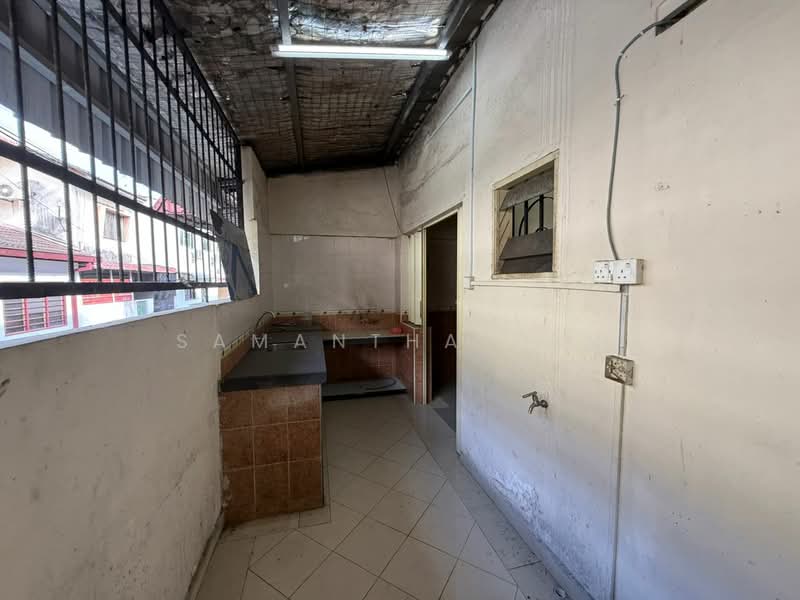 2-storey Terraced House for Sale in Taman Johor Jaya (Johor Bahru) - Samantha Tan - Kitchen - PropertyGuru.com.my