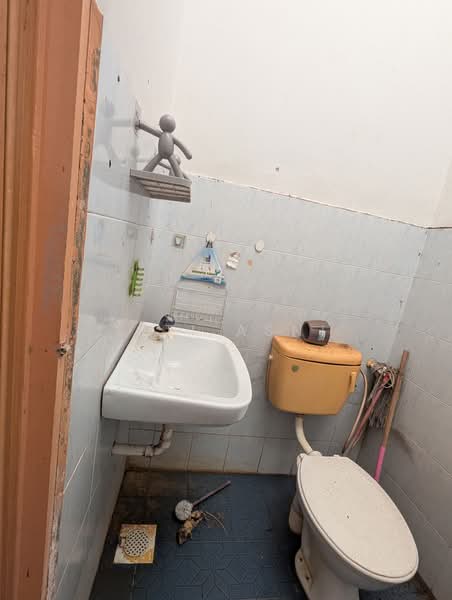2-storey Terraced House for Sale in Batu Pahat (Johor) - Siti Asni - Bathroom - PropertyGuru.com.my