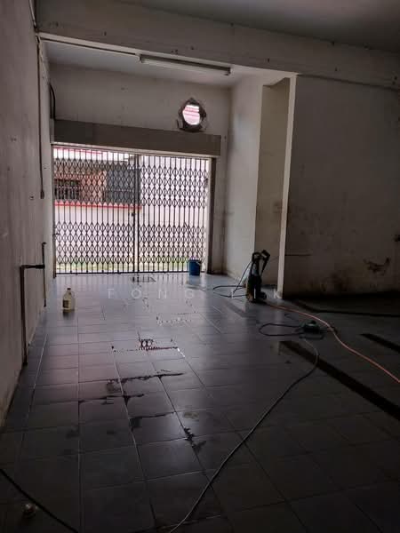 Shop for Rent in Taman Desa Cemerlang (Ulu Tiram) - Fong Lik - Interior - PropertyGuru.com.my