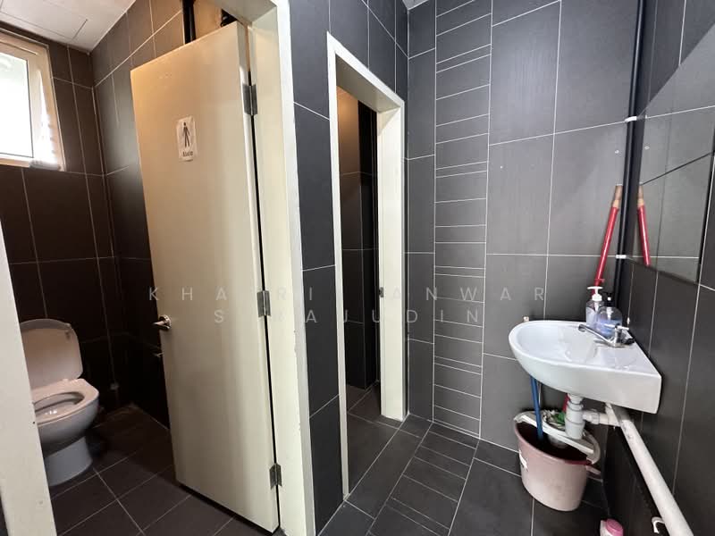 Pejabat untuk Dijual di Petaling Jaya (Selangor) - Khairil Anwar Sirajudin - Bathroom - PropertyGuru.com.my