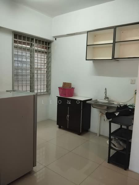 Pangsapuri untuk Dijual di Taman Lone Pine (Medium Low Cost) - Leong . - Kitchen - PropertyGuru.com.my