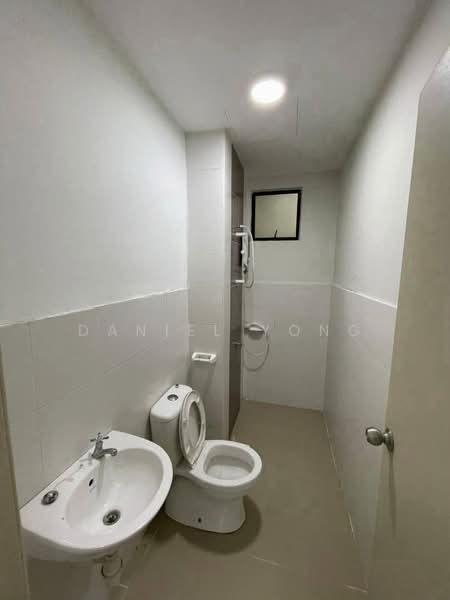 Servis Apartment untuk Dijual di Jentayu Residensi @ Tampoi - Daniel Yong - Bathroom - PropertyGuru.com.my