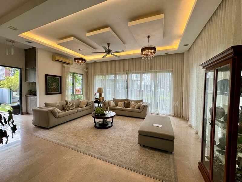 Rumah Banglo untuk Dijual di Seksyen 13 (Shah Alam) - Adibah Salim - Living Room - PropertyGuru.com.my