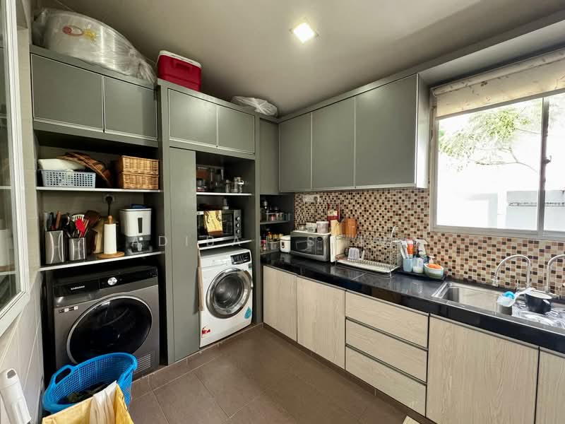 Rumah Banglo untuk Dijual di Seksyen 13 (Shah Alam) - Adibah Salim - Kitchen - PropertyGuru.com.my