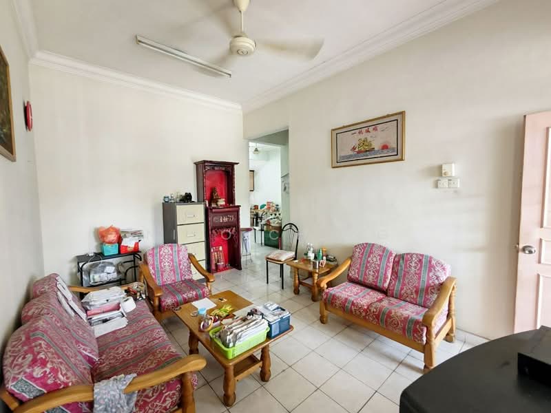 1-storey Terraced House for Sale in Taman Rinting (Masai) - Nico Chong - Living Room - PropertyGuru.com.my