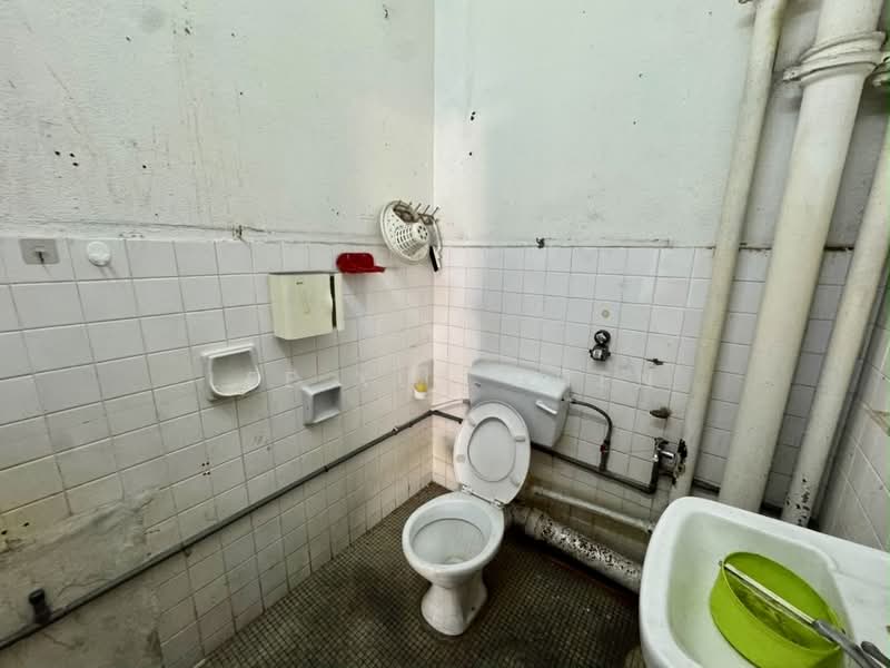 Shop for Rent in George Town (Penang) - Lee Xue Chen - Bathroom - PropertyGuru.com.my