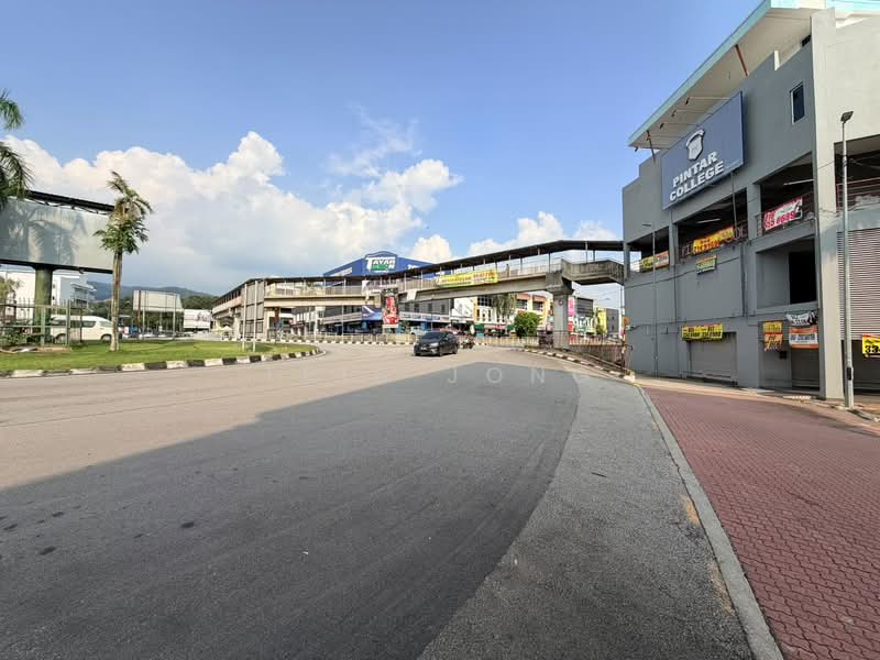 Shop / Office untuk Disewa di Pusat Bandar Rawang (Rawang) - Tris Jong - Exterior - PropertyGuru.com.my