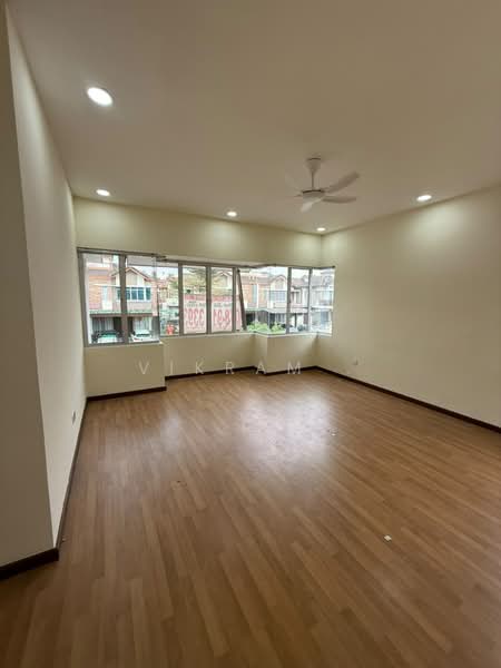 Cluster House for Sale in Taman Anggun (Rawang) - Vikram . - Living Room - PropertyGuru.com.my
