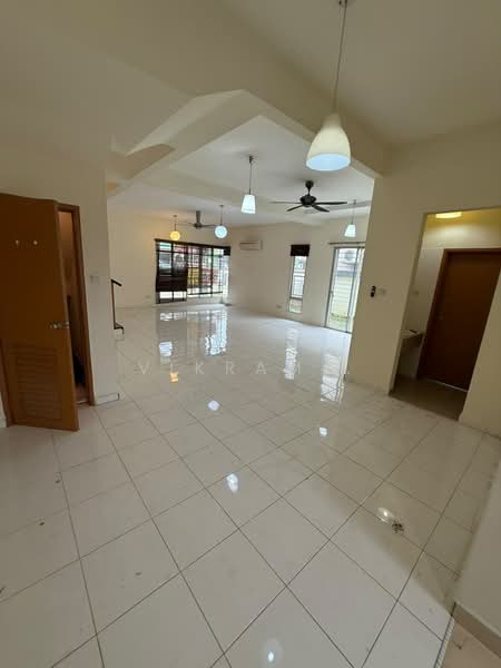 Cluster House for Sale in Taman Anggun (Rawang) - Vikram . - Living Room - PropertyGuru.com.my