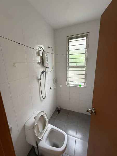 Cluster House for Sale in Taman Anggun (Rawang) - Vikram . - Bathroom - PropertyGuru.com.my