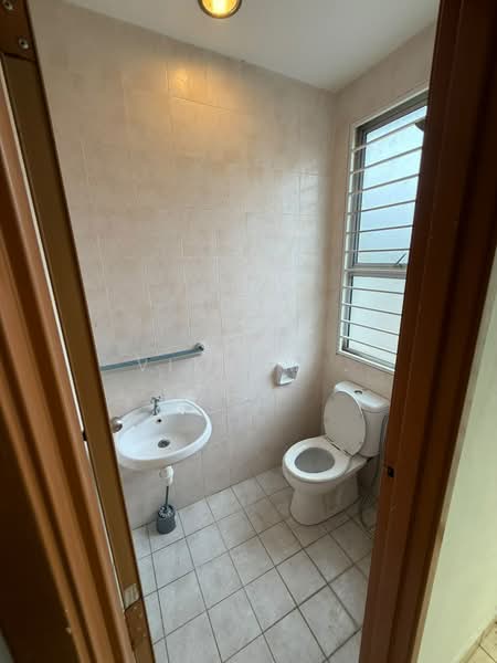 Cluster House for Sale in Taman Anggun (Rawang) - Vikram . - Bathroom - PropertyGuru.com.my