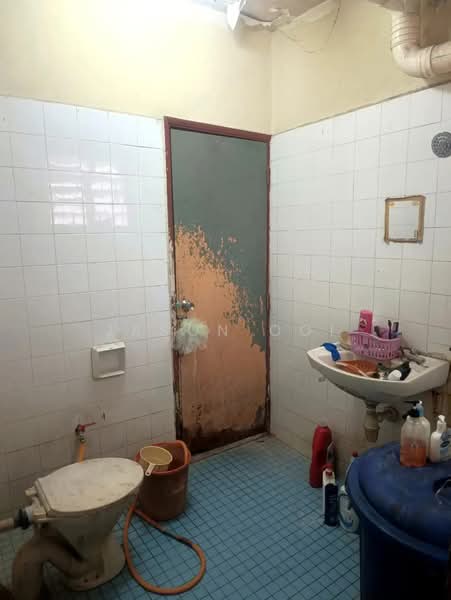 Rumah Teres 1.5 Tingkat untuk Dijual di Taman Alam Megah (Shah Alam) - Jason Ooi - Bathroom - PropertyGuru.com.my
