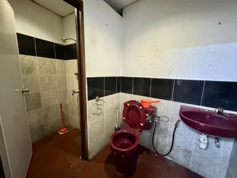 Shop for Rent in George Town (Penang) - Lee Xue Chen - Bathroom - PropertyGuru.com.my