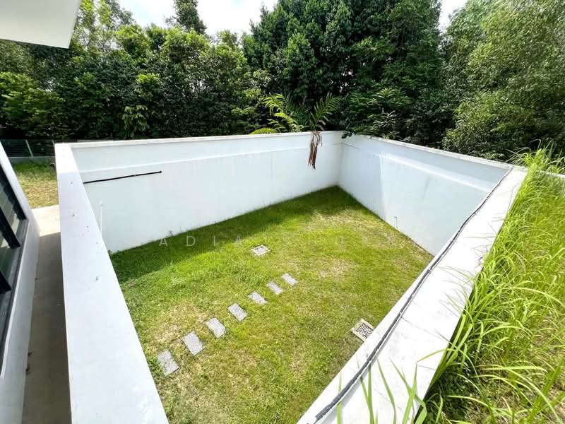 Bungalow for Sale in Bukit Jelutong (Shah Alam) - Nadia Shukri - Garden - PropertyGuru.com.my