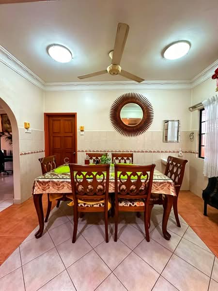 Rumah Teres 2 Tingkat untuk Dijual di Seksyen 9 (Kota Damansara) - Victor Liew - Dining Room - PropertyGuru.com.my