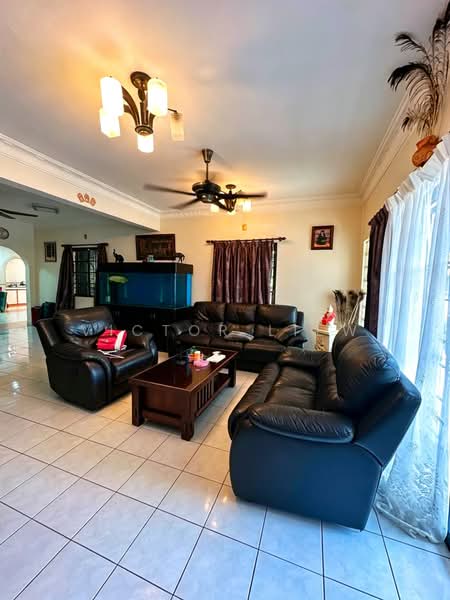 Rumah Teres 2 Tingkat untuk Dijual di Seksyen 9 (Kota Damansara) - Victor Liew - Living Room - PropertyGuru.com.my