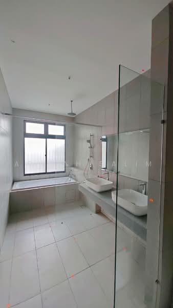 Rumah Teres 2-Tingkat untuk Dijual di Elmina (Shah Alam) - Adibah Salim - Bathroom - PropertyGuru.com.my