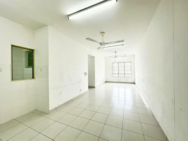 Pangsapuri untuk Dijual di Seri Intan Apartment - Dr Shahril Nizam - Living Room - PropertyGuru.com.my