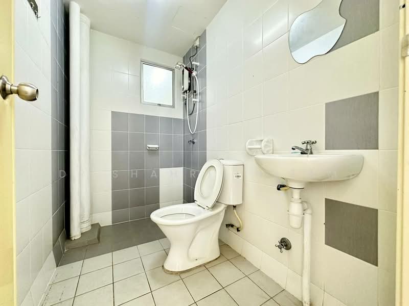 Pangsapuri untuk Dijual di Seri Intan Apartment - Dr Shahril Nizam - Bathroom - PropertyGuru.com.my