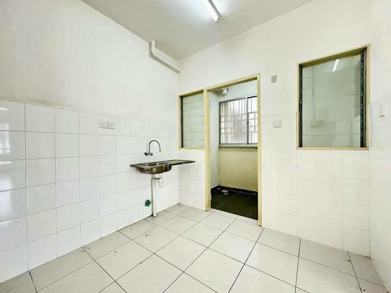 Pangsapuri untuk Dijual di Seri Intan Apartment - Dr Shahril Nizam - Kitchen - PropertyGuru.com.my