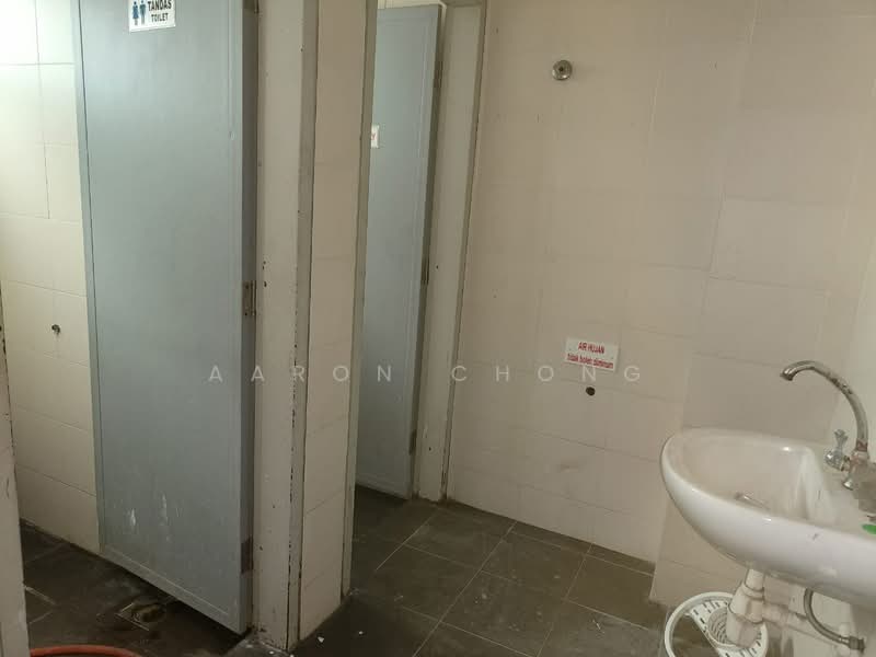 Shop for Rent in Bandar Bukit Puchong (Puchong) - Aaron Chong - Bathroom - PropertyGuru.com.my