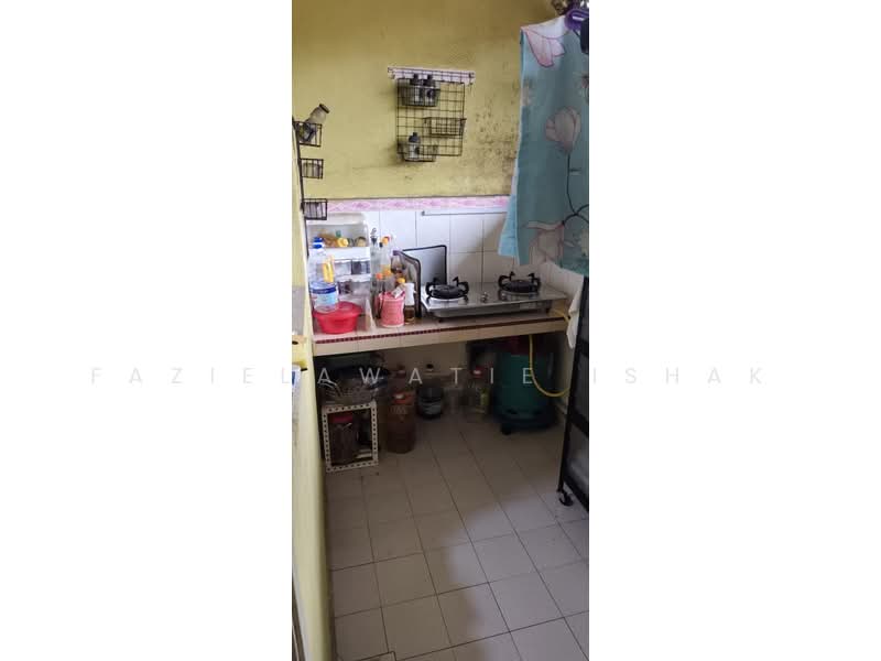 1-storey Terraced House for Sale in Balok (Pahang) - Fazielawatie Ishak - Kitchen - PropertyGuru.com.my