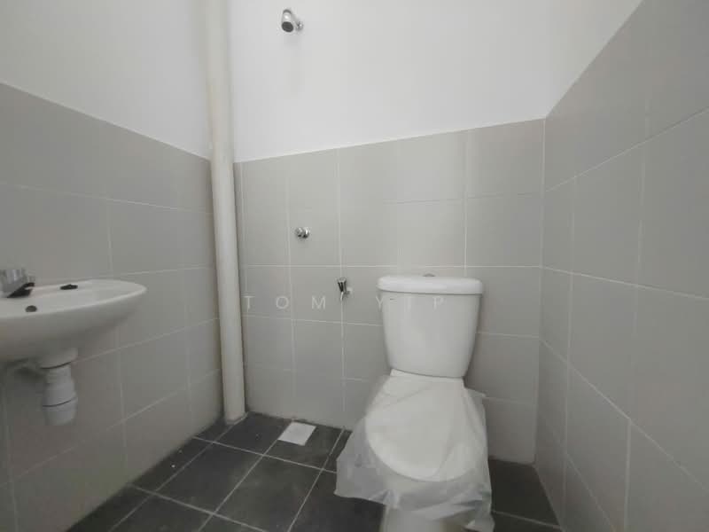 Terraced House for Sale in Taman Kundang Jaya (Rawang) - Tom Yip - Bathroom - PropertyGuru.com.my