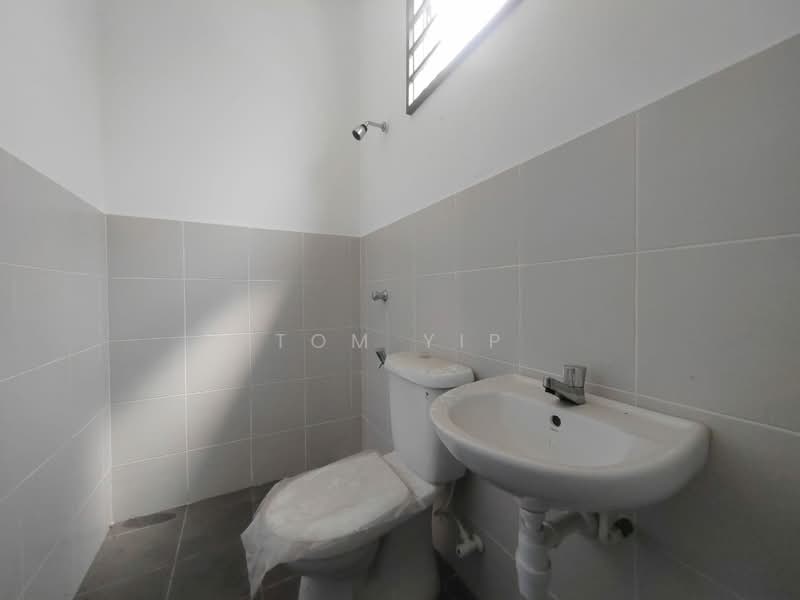 Terraced House for Sale in Taman Kundang Jaya (Rawang) - Tom Yip - Bathroom - PropertyGuru.com.my