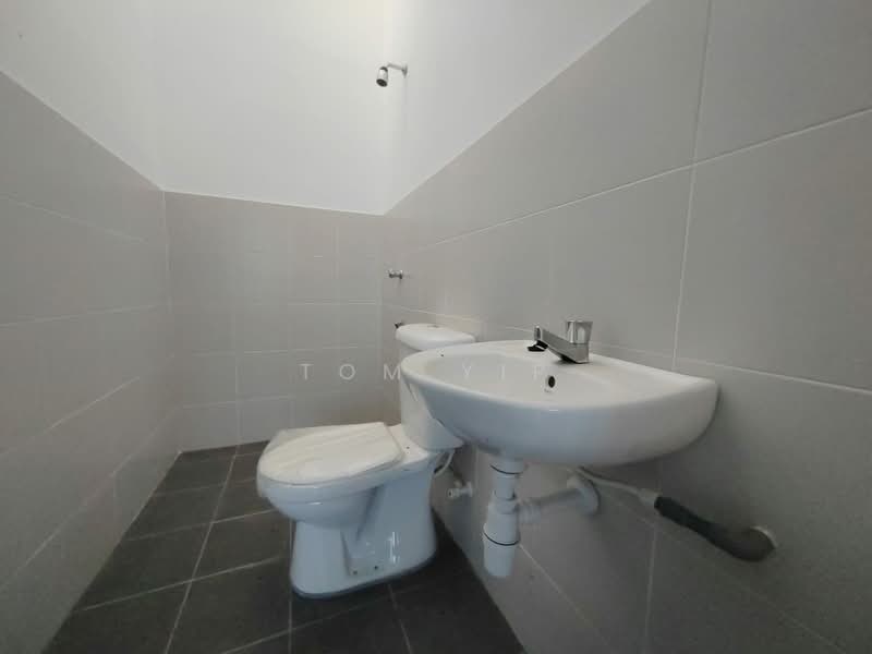 Terraced House for Sale in Taman Kundang Jaya (Rawang) - Tom Yip - Bathroom - PropertyGuru.com.my