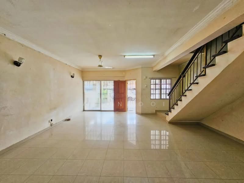 Rumah Teres 2 Tingkat untuk Dijual di Taman Taming Emas (Kajang) - Jason Ooi - Living Room - PropertyGuru.com.my