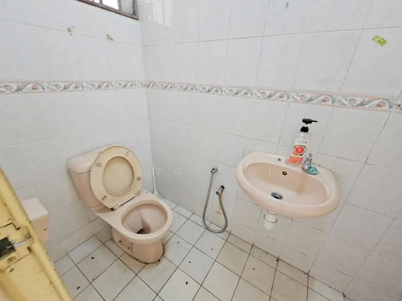Rumah Teres 2 Tingkat untuk Dijual di Taman Taming Emas (Kajang) - Jason Ooi - Bathroom - PropertyGuru.com.my