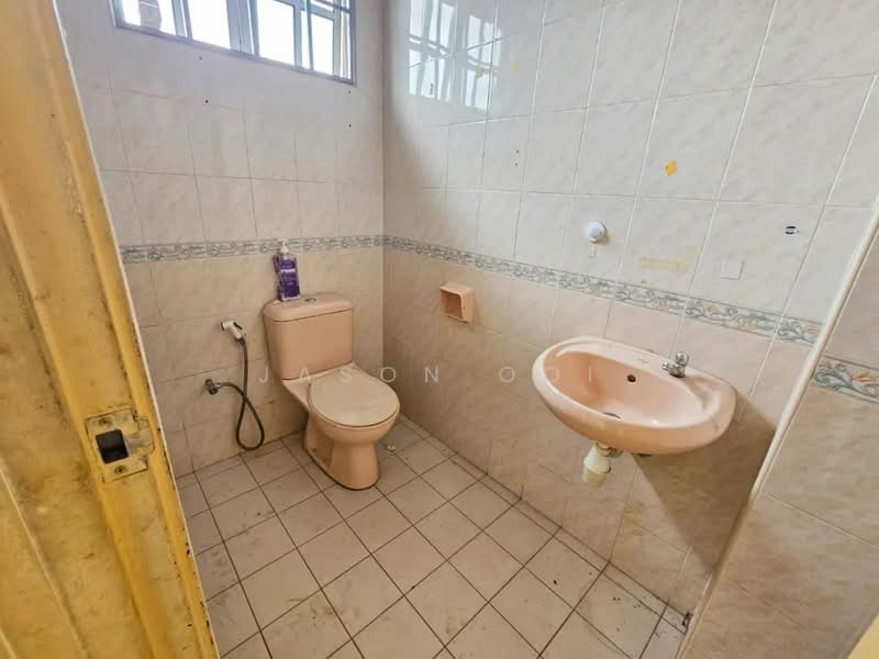 Rumah Teres 2 Tingkat untuk Dijual di Taman Taming Emas (Kajang) - Jason Ooi - Bathroom - PropertyGuru.com.my