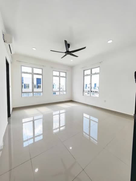 Rumah Teres 2 Tingkat untuk Disewa di Bandar Dato Onn (Tebrau) - Fion Lee - Living Room - PropertyGuru.com.my