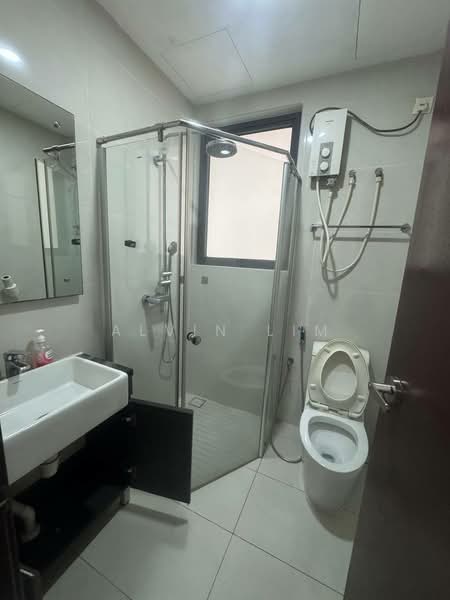 Condominium for Rent at Royal Strand @ Country Garden Danga Bay - Alvin Lim - Bathroom - PropertyGuru.com.my