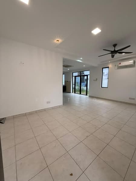 Cluster House for Rent in Taman Adda Heights (Tebrau) - Ray Tung - Living Room - PropertyGuru.com.my