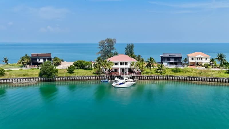 Bungalow House for Sale in Teluk Kemang (Negeri Sembilan) - Aimi Mahirah - Exterior - PropertyGuru.com.my