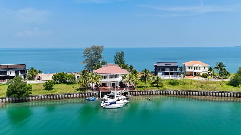Bungalow House for Sale in Teluk Kemang (Negeri Sembilan) - Aimi Mahirah - Exterior - PropertyGuru.com.my
