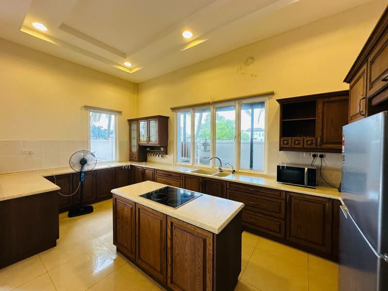 Bungalow House for Sale in Teluk Kemang (Negeri Sembilan) - Aimi Mahirah - Kitchen - PropertyGuru.com.my