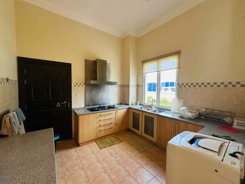 Bungalow House for Sale in Teluk Kemang (Negeri Sembilan) - Aimi Mahirah - Kitchen - PropertyGuru.com.my