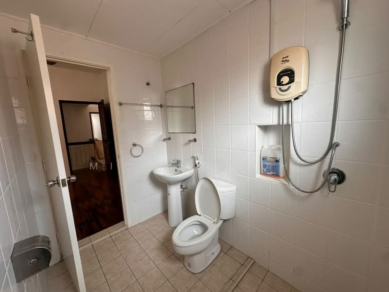 2-storey Terraced House for Rent in Kota Kemuning (Shah Alam) - Michelle Boh - Bathroom - PropertyGuru.com.my