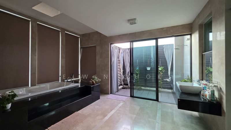 Rumah Teres 3.5 Tingkat untuk Dijual di Duta Villa (Setia Alam) - Elwin Chok - Bathroom - PropertyGuru.com.my