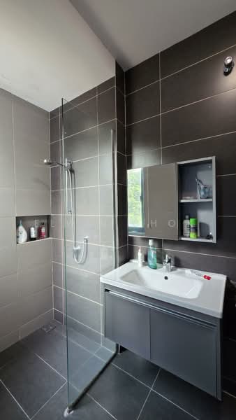 Rumah Teres 3.5 Tingkat untuk Dijual di Duta Villa (Setia Alam) - Elwin Chok - Bathroom - PropertyGuru.com.my