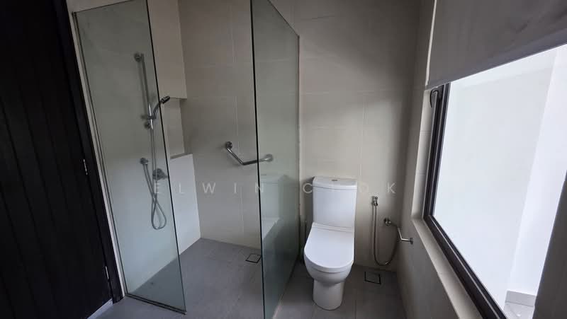 Rumah Teres 3.5 Tingkat untuk Dijual di Duta Villa (Setia Alam) - Elwin Chok - Bathroom - PropertyGuru.com.my