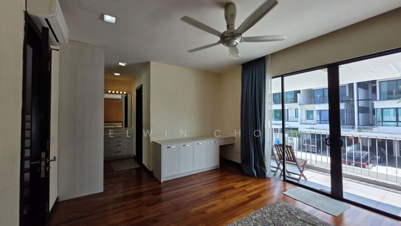 Rumah Teres 3.5 Tingkat untuk Dijual di Duta Villa (Setia Alam) - Elwin Chok - Balcony - PropertyGuru.com.my