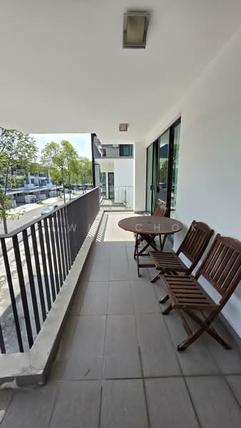 Rumah Teres 3.5 Tingkat untuk Dijual di Duta Villa (Setia Alam) - Elwin Chok - Balcony - PropertyGuru.com.my