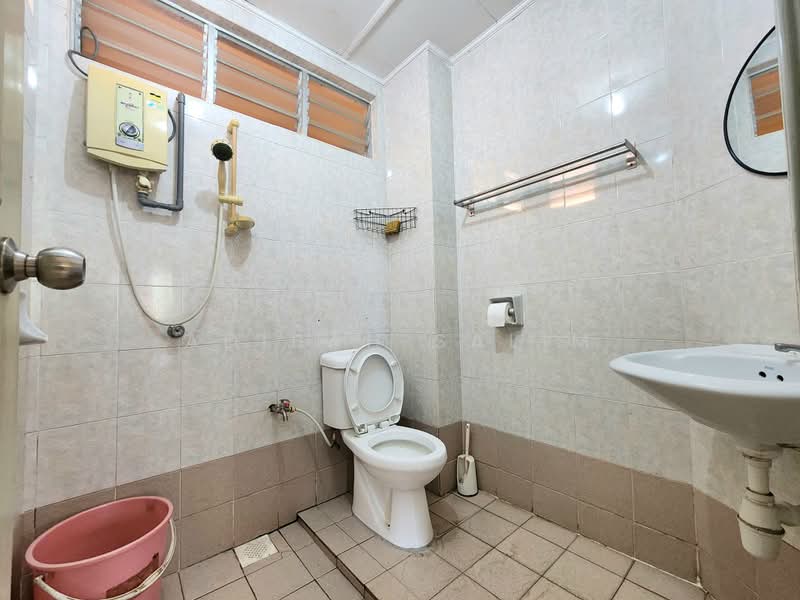 Pangsapuri untuk Dijual di Pangsapuri Seroja - Adibah Salim - Bathroom - PropertyGuru.com.my