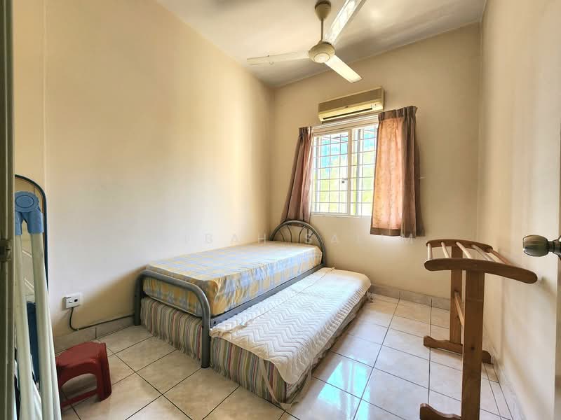 Pangsapuri untuk Dijual di Pangsapuri Seroja - Adibah Salim - Bedroom - PropertyGuru.com.my