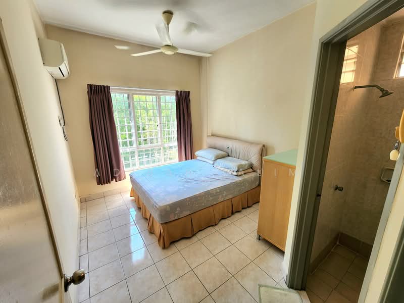 Pangsapuri untuk Dijual di Pangsapuri Seroja - Adibah Salim - Bedroom - PropertyGuru.com.my