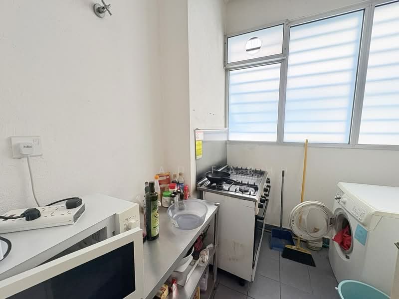 Kondominium untuk Dijual di Cristal Serin Residence - Ahmad Farhi - Kitchen - PropertyGuru.com.my