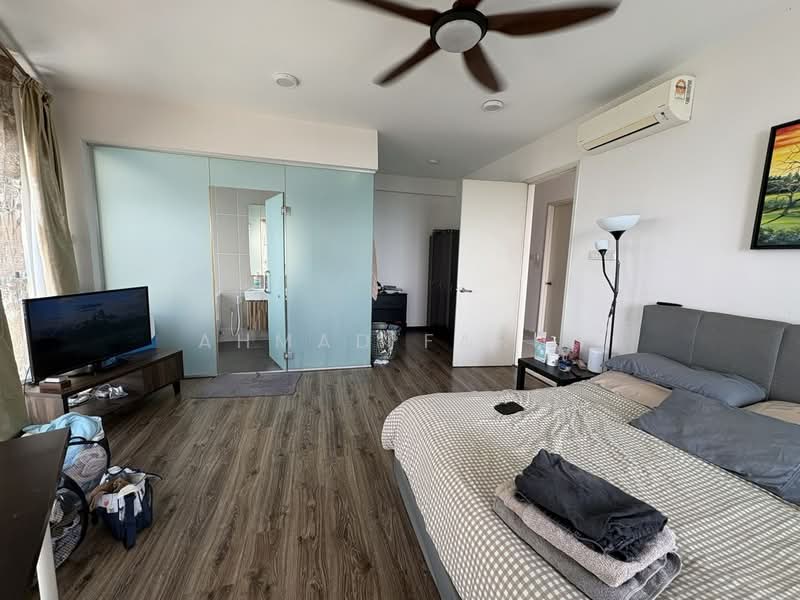 Kondominium untuk Dijual di Cristal Serin Residence - Ahmad Farhi - Bedroom - PropertyGuru.com.my